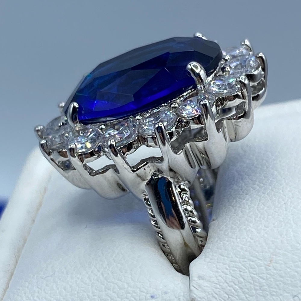 KJL Blue & Clear Glass Statement Ring - Picture 3 of 4